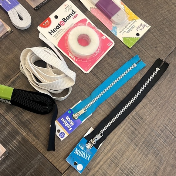 NWT BUNDLE OF SEWING MATERIAL (Elastic bands , scotch fasteners zippers threads - Picture 11 of 16